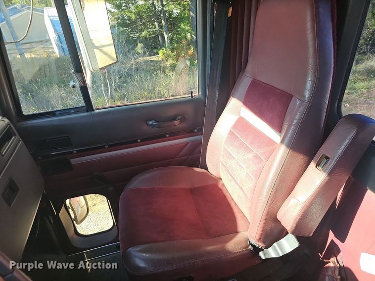 image for item OG9546 1995 International 9200  semi truck