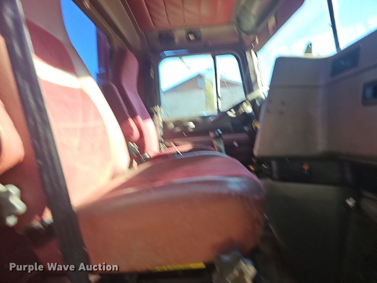 image for item OG9546 1995 International 9200  semi truck