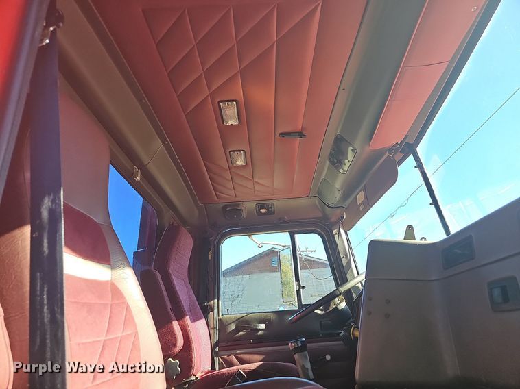 image for item OG9546 1995 International 9200  semi truck