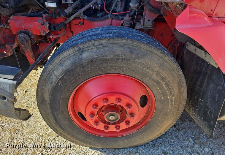 image for item OG9546 1995 International 9200  semi truck