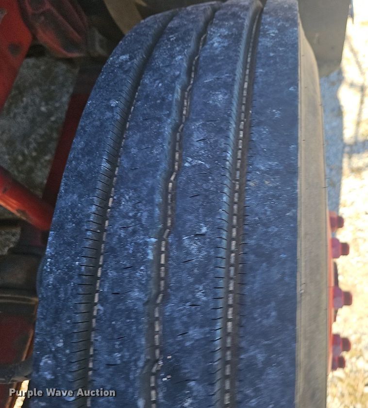 image for item OG9546 1995 International 9200  semi truck