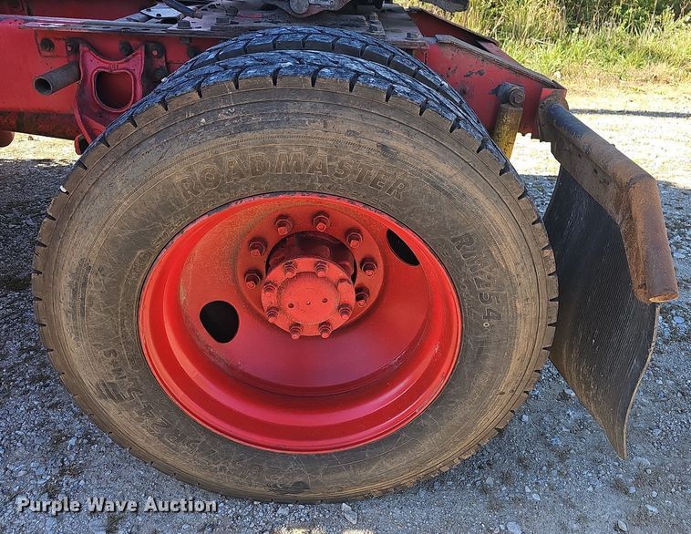 image for item OG9546 1995 International 9200  semi truck