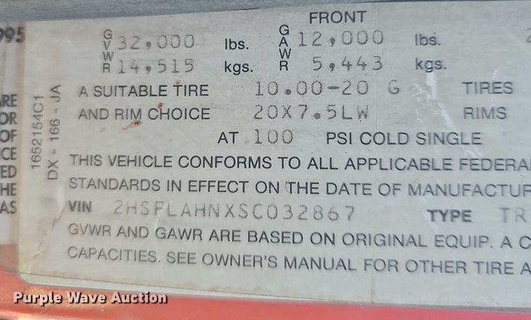 image for item OG9546 1995 International 9200  semi truck