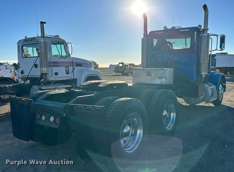 image for item OK9026 2007 Peterbilt 378  semi truck