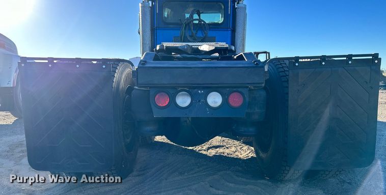 image for item OK9026 2007 Peterbilt 378  semi truck