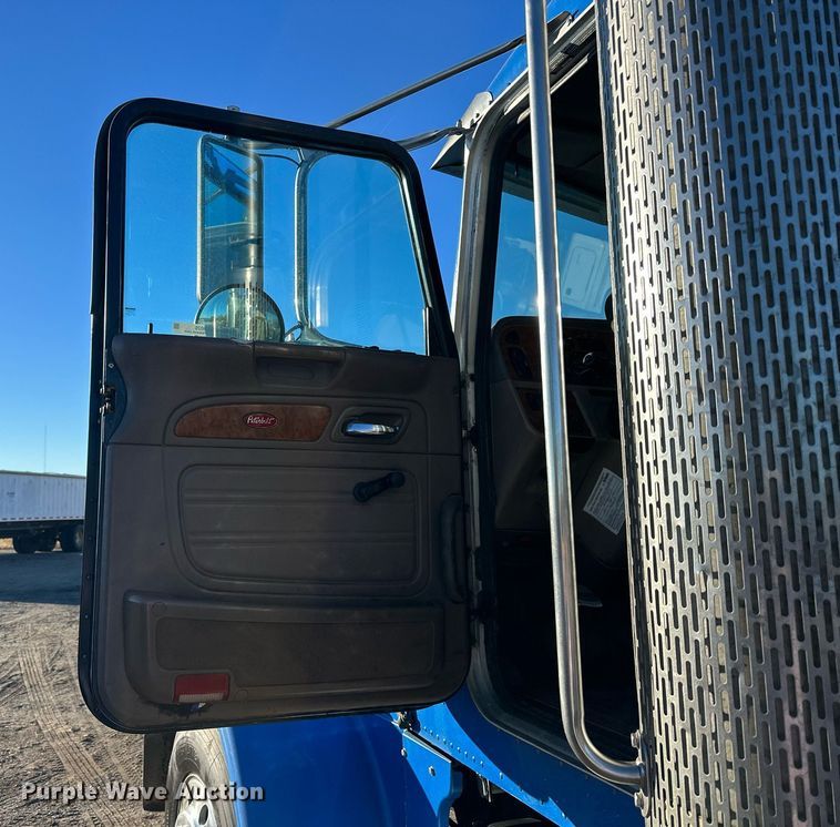 image for item OK9026 2007 Peterbilt 378  semi truck