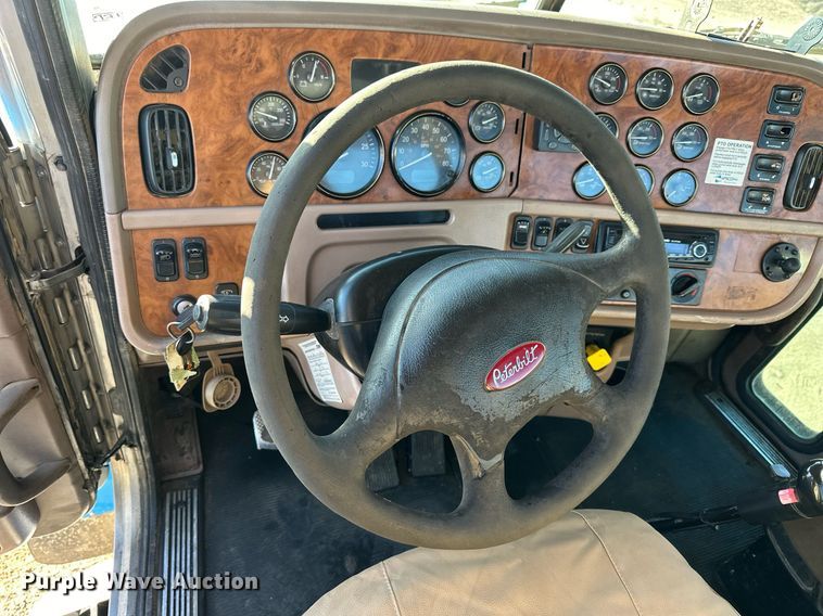 image for item OK9026 2007 Peterbilt 378  semi truck