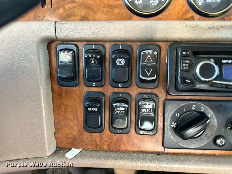 image for item OK9026 2007 Peterbilt 378  semi truck