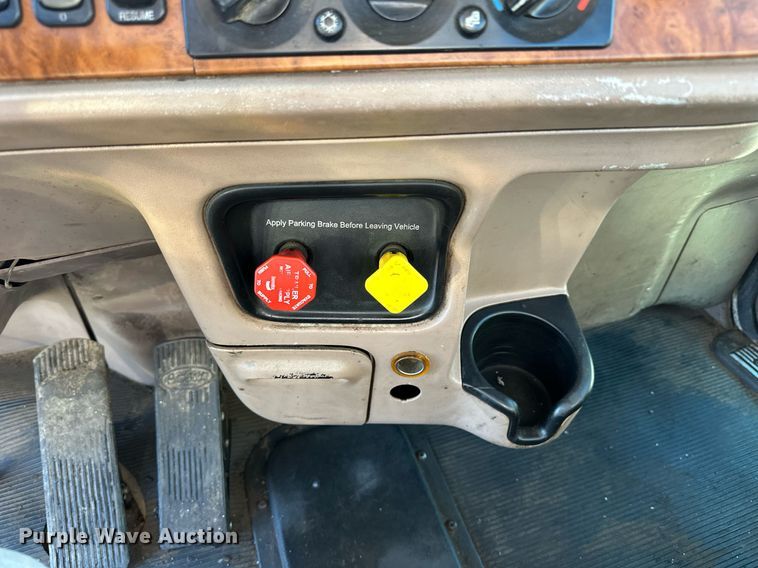 image for item OK9026 2007 Peterbilt 378  semi truck