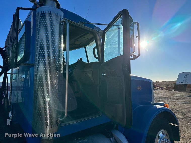 image for item OK9026 2007 Peterbilt 378  semi truck