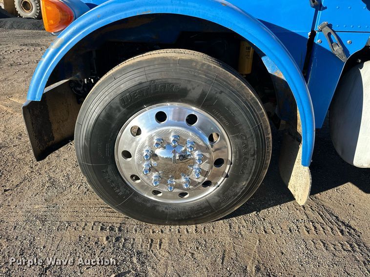 image for item OK9026 2007 Peterbilt 378  semi truck