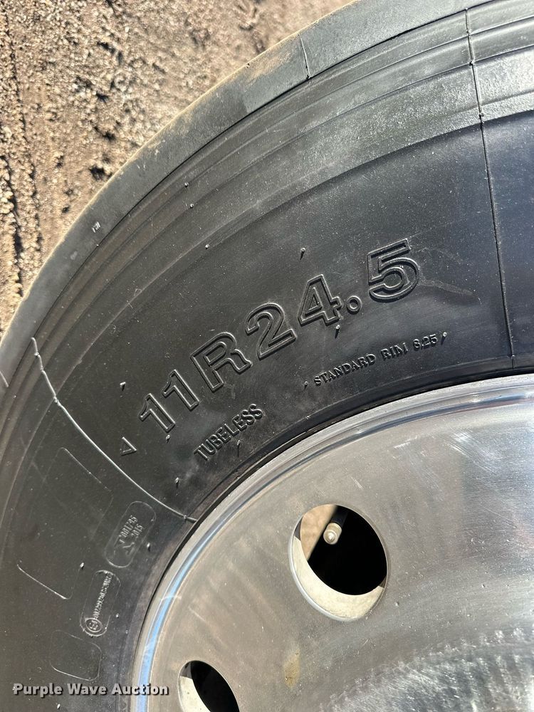 image for item OK9026 2007 Peterbilt 378  semi truck