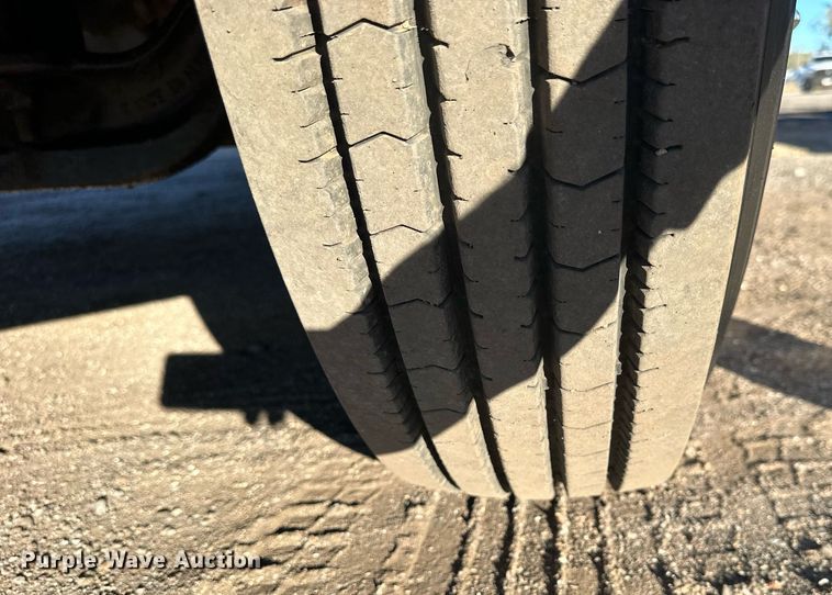 image for item OK9026 2007 Peterbilt 378  semi truck