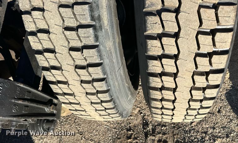 image for item OK9026 2007 Peterbilt 378  semi truck