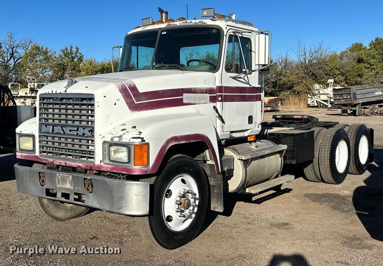 image for item OK9027 1998 Mack CH613  semi truck