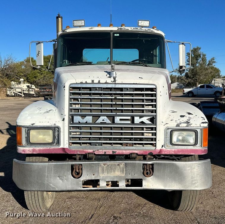 image for item OK9027 1998 Mack CH613  semi truck