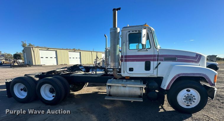image for item OK9027 1998 Mack CH613  semi truck