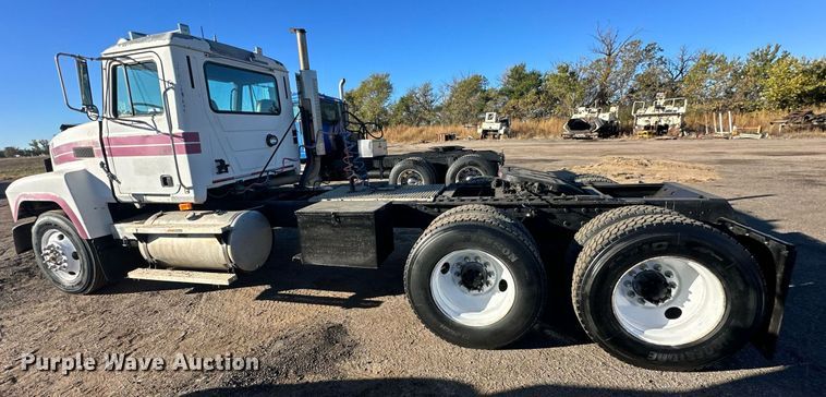 image for item OK9027 1998 Mack CH613  semi truck