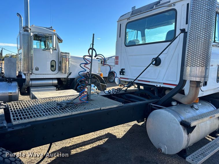 image for item OK9027 1998 Mack CH613  semi truck