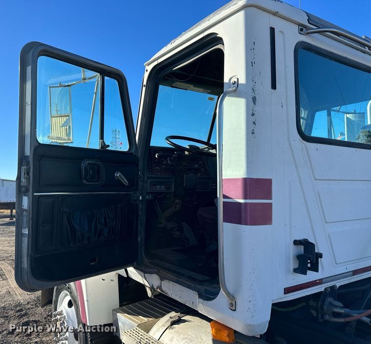 image for item OK9027 1998 Mack CH613  semi truck