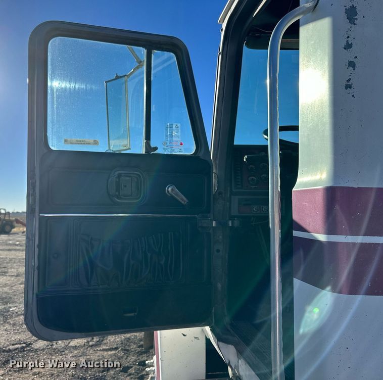 image for item OK9027 1998 Mack CH613  semi truck