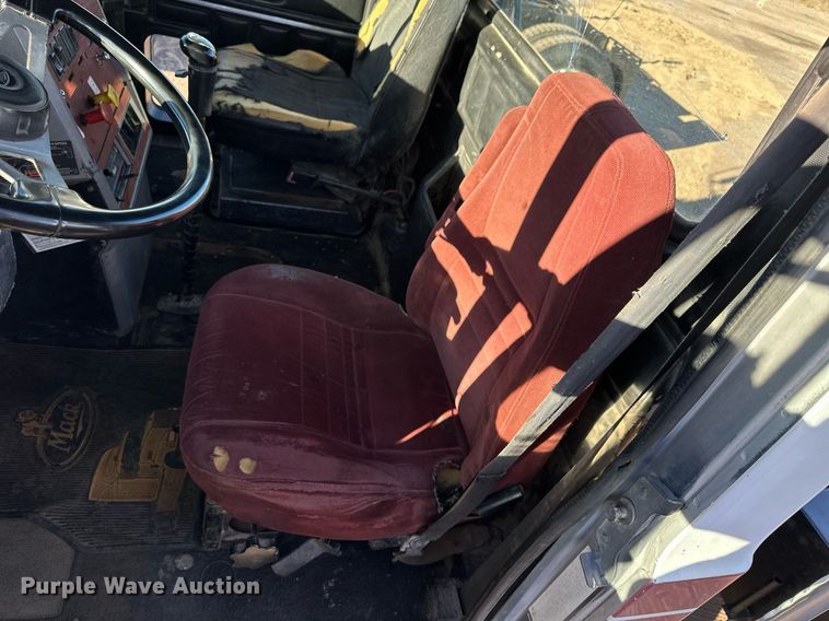 image for item OK9027 1998 Mack CH613  semi truck