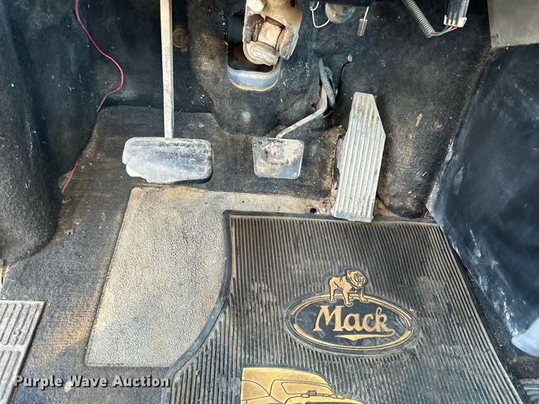 image for item OK9027 1998 Mack CH613  semi truck