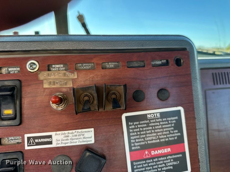 image for item OK9027 1998 Mack CH613  semi truck