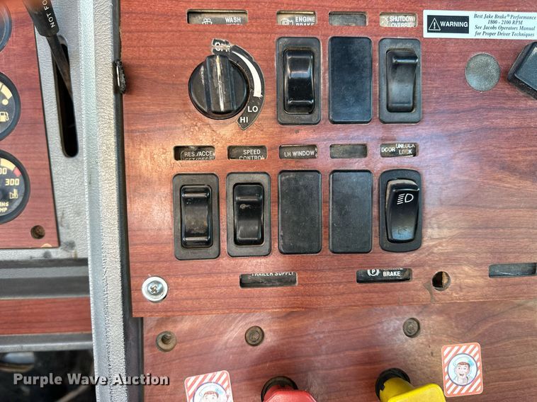 image for item OK9027 1998 Mack CH613  semi truck