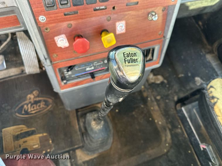 image for item OK9027 1998 Mack CH613  semi truck