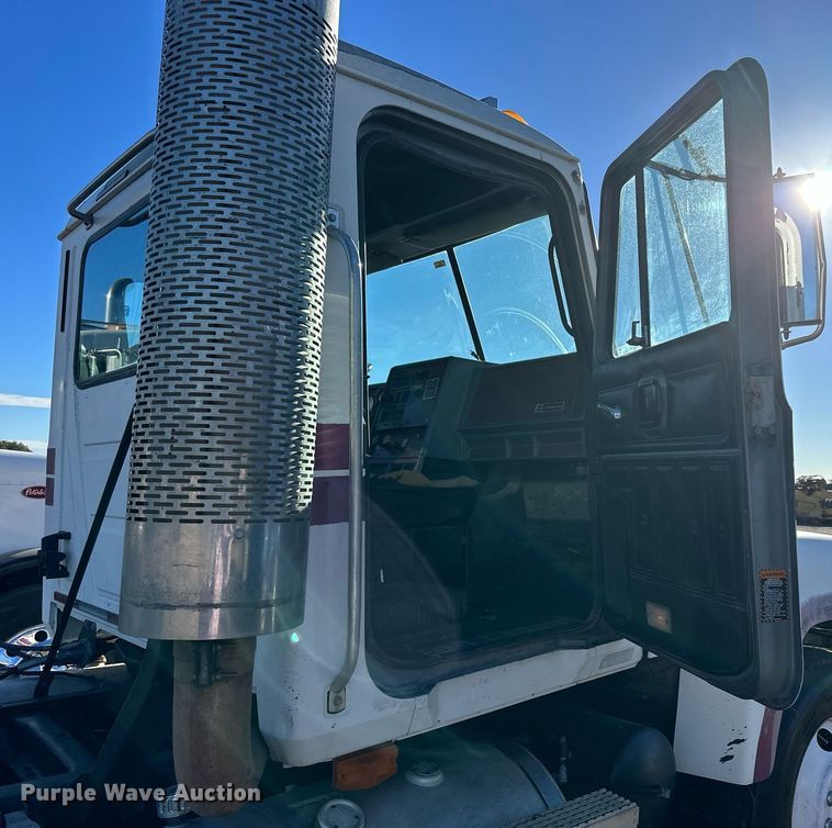 image for item OK9027 1998 Mack CH613  semi truck