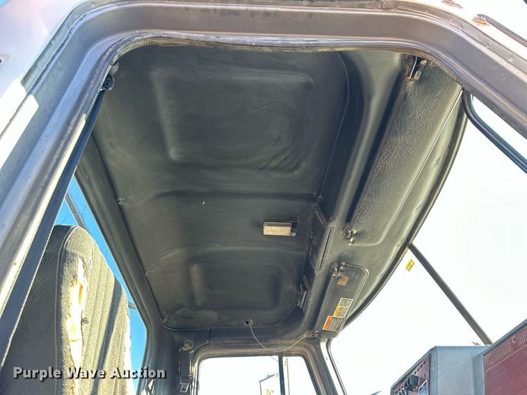 image for item OK9027 1998 Mack CH613  semi truck