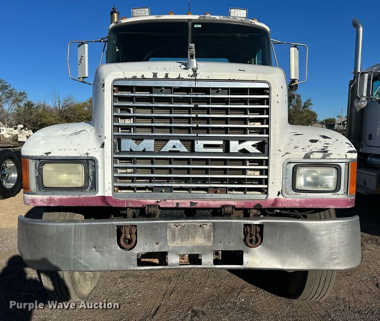 image for item OK9027 1998 Mack CH613  semi truck