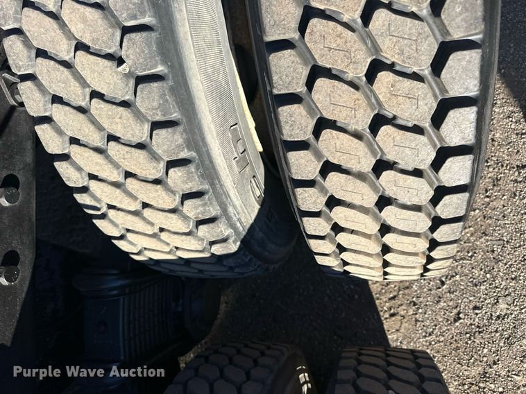 image for item OK9027 1998 Mack CH613  semi truck