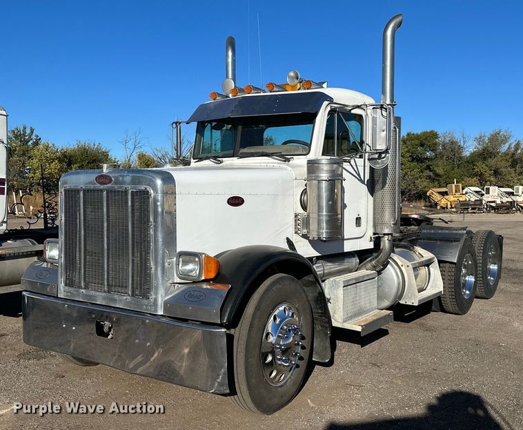 image for item OK9028 2004 Peterbilt 379  semi truck