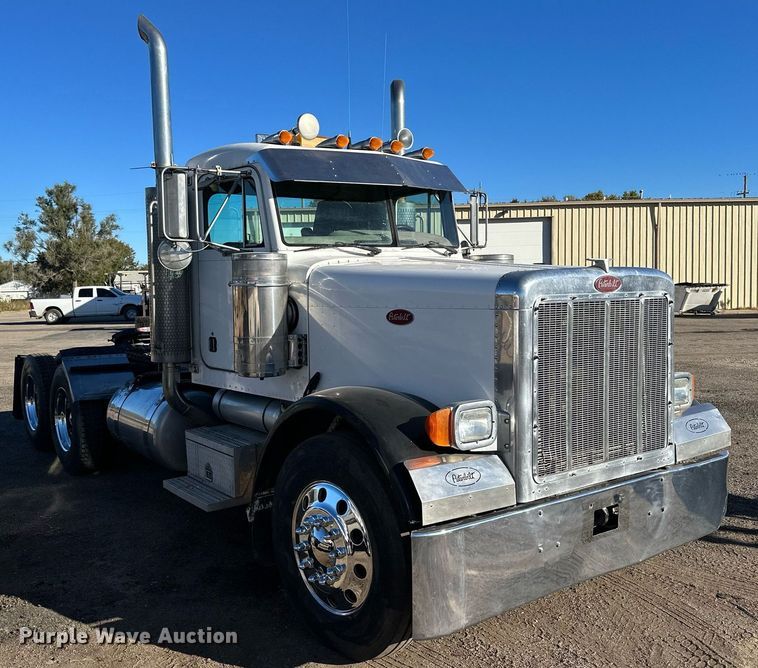image for item OK9028 2004 Peterbilt 379  semi truck