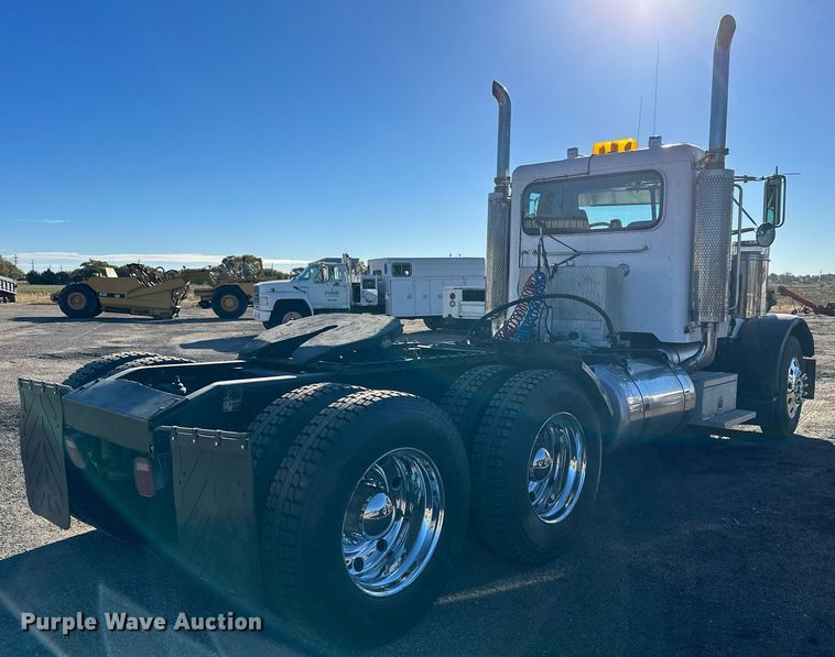 image for item OK9028 2004 Peterbilt 379  semi truck