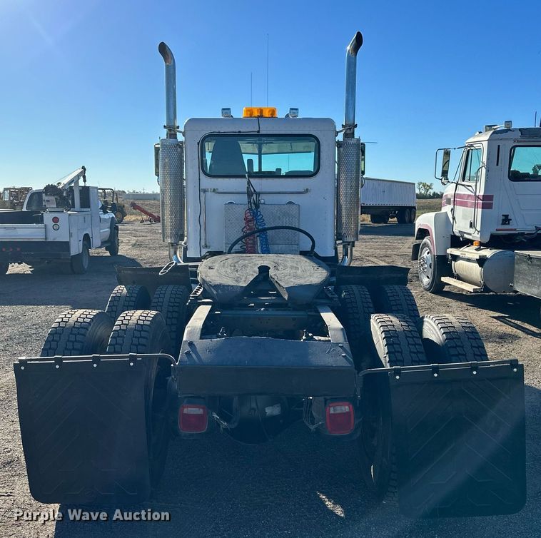 image for item OK9028 2004 Peterbilt 379  semi truck