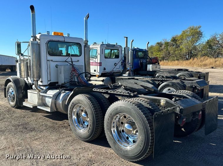 image for item OK9028 2004 Peterbilt 379  semi truck