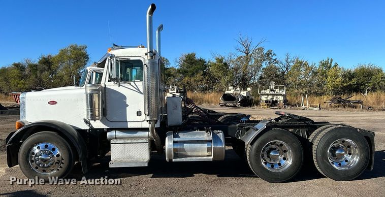 image for item OK9028 2004 Peterbilt 379  semi truck