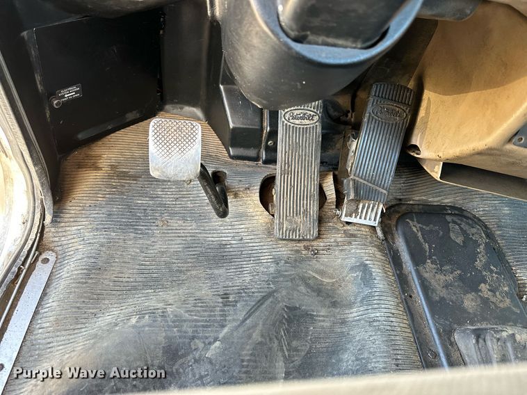 image for item OK9028 2004 Peterbilt 379  semi truck