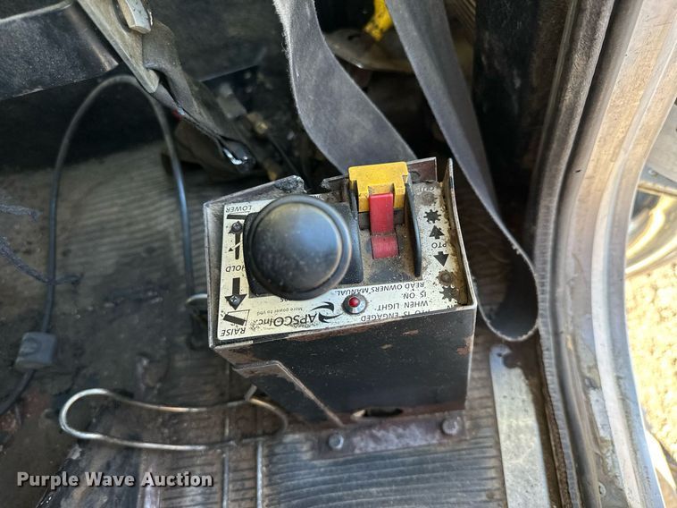 image for item OK9028 2004 Peterbilt 379  semi truck