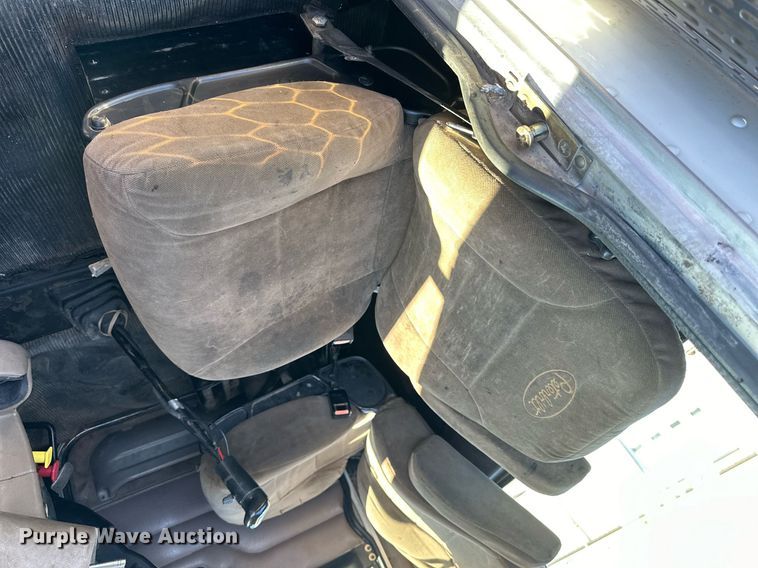 image for item OK9028 2004 Peterbilt 379  semi truck