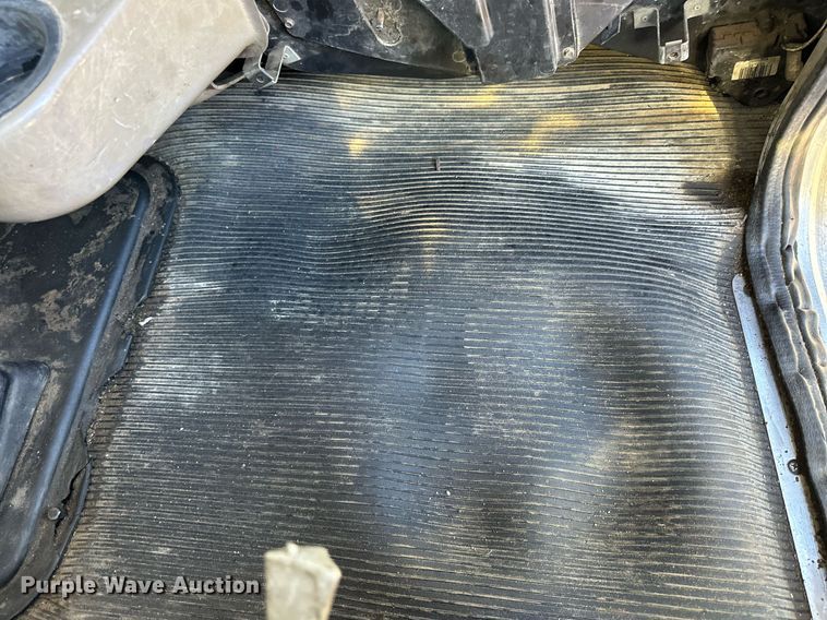 image for item OK9028 2004 Peterbilt 379  semi truck