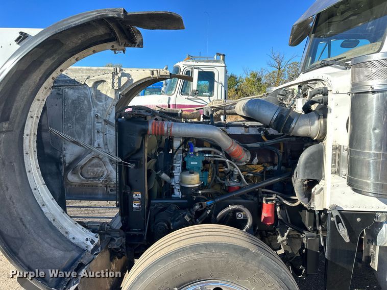 image for item OK9028 2004 Peterbilt 379  semi truck