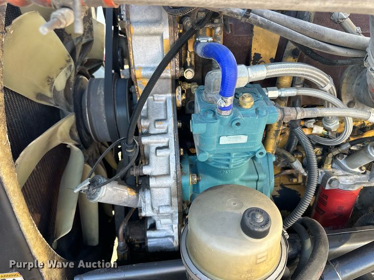 image for item OK9028 2004 Peterbilt 379  semi truck