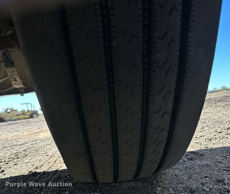 image for item OK9028 2004 Peterbilt 379  semi truck