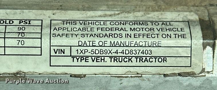 image for item OK9028 2004 Peterbilt 379  semi truck