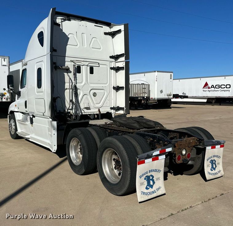 image for item OK9033 2016 Freightliner Cascadia Evolution  semi truck