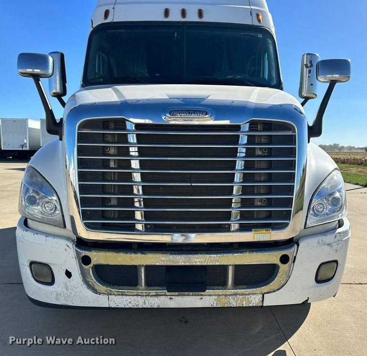 image for item OK9033 2016 Freightliner Cascadia Evolution  semi truck